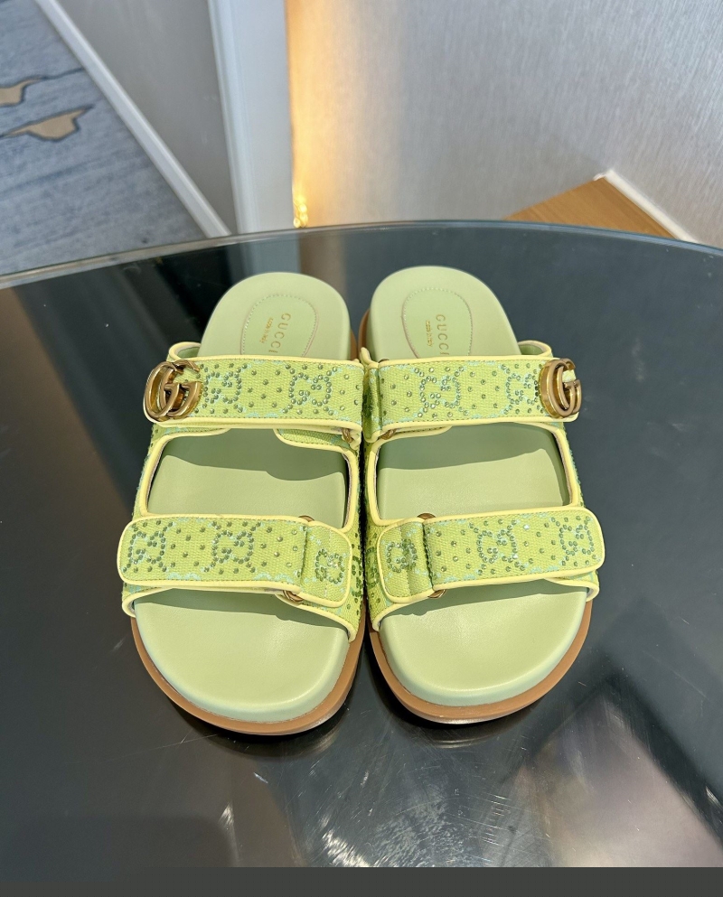 G*u*i sandals